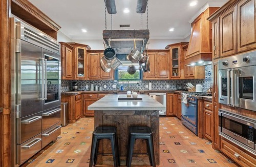 Van Zandt County House | Home away from Home! Ranch house with full gym