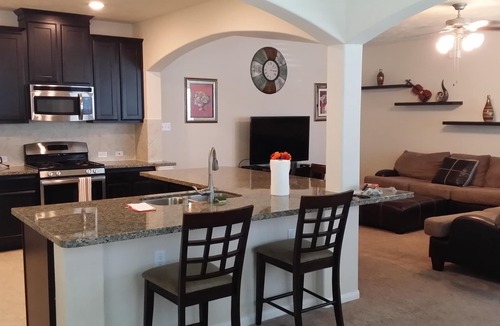 Barker House | Home Away from Home - Safe & Quiet Location Easy Access Plenty Commerce around