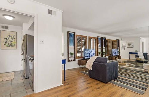 Knox - Henderson Apartment | Home away from Home