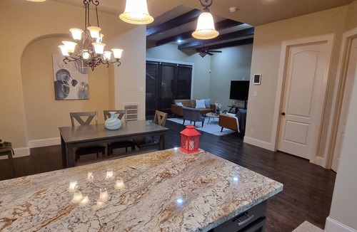 Washington Ave./ Memorial Park House | Home Away from Home