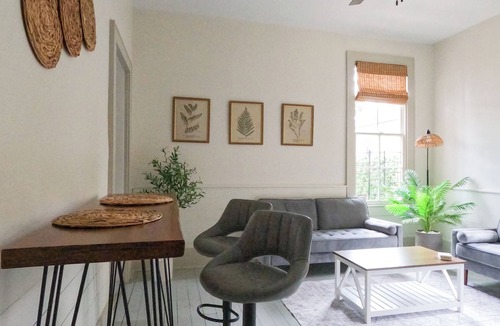 Milan Apartment | Home away from home - few blocks from PARADE ROUTE