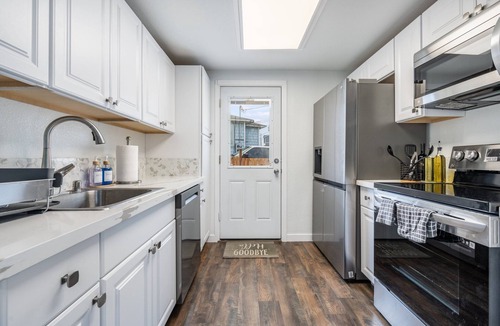 South Tacoma House | Home Away from Home!
