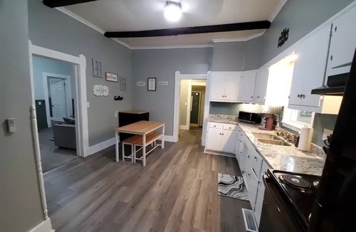 Warrensburg House | Home Away From Homenn