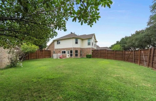 Valley Ranch House | Home away from home with big private fenced backyard