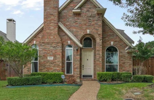 Valley Ranch House | Home away from home with big private fenced backyard