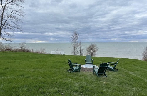 Town of Porter Villa | Home Away on Lake Ontario