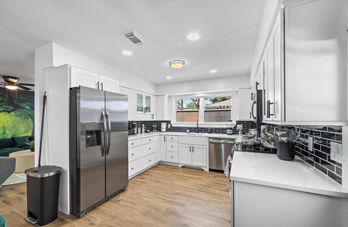 Westbury House | Home by Galleria-MedCenter-NRG- EV Charger-King Bed