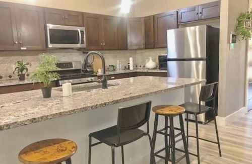Near East Side House | Home by the Dome! 2BR Downtown San Antonio Alamodome Hemisphere close!rn