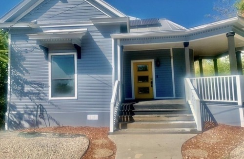 Near East Side House | Home by the Dome! 2BR Downtown San Antonio Alamodome Hemisphere close!rn
