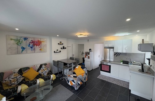 Barriere Saint Marc Apartment | HOME & CARE