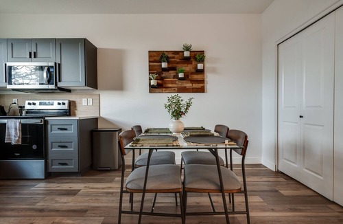 Southern Crossing House | Home Centrally Located Near Old Mill Downtown