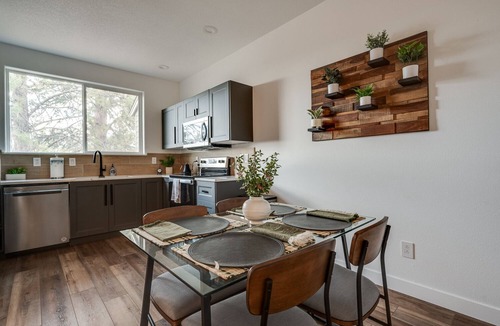 Southern Crossing House | Home Centrally Located Near Old Mill Downtown