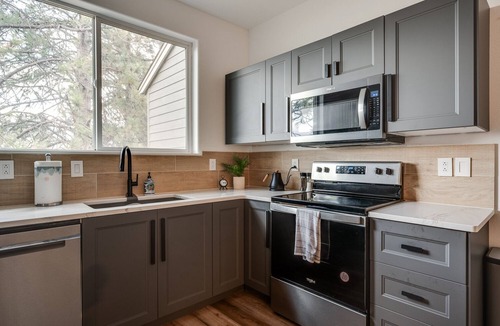 Southern Crossing House | Home Centrally Located Near Old Mill Downtown