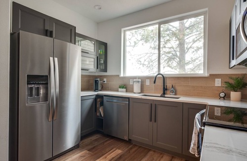 Southern Crossing House | Home Centrally Located Near Old Mill Downtown