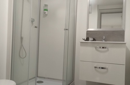 Charmes Apartment | Home Connect A1 Apartment