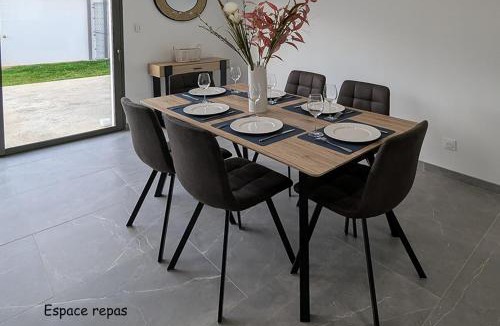 Chasseneuil-du-Poitou Villa | home family