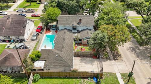 Sharpstown House | Home for summer with pool, pool table, outdoor kitchen,patio and balcony