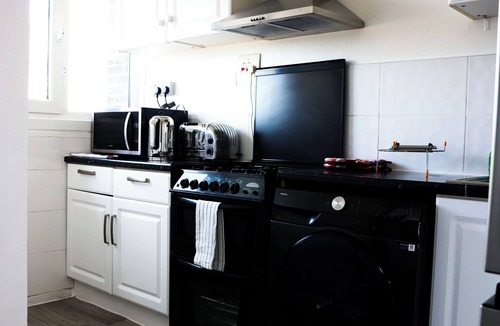 Camberwell Green Apartment | Home for the Holidays