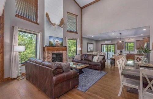 Hollister House | HOME for togetherness & Love! With Hot tub & FUN room