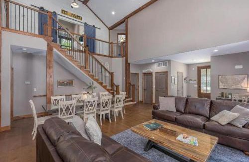 Hollister House | HOME for togetherness & Love! With Hot tub & FUN room