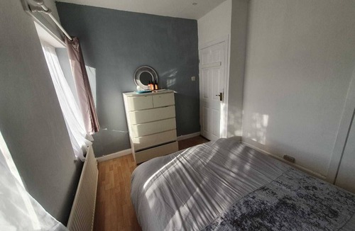 Greenford Broadway Apartment | Home from home Greenfields Flat