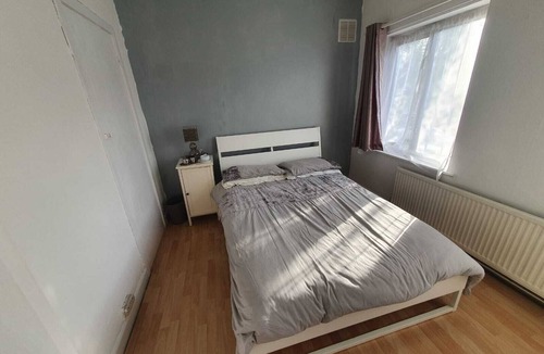 Greenford Broadway Apartment | Home from home Greenfields Flat