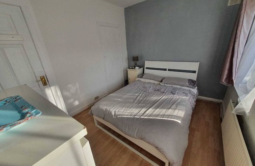 Greenford Broadway Apartment | Home from home Greenfields Flat