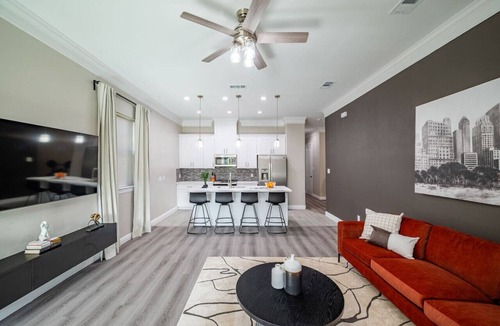 Greater Fondren Southwest House | Home Gym | 10 min to Alphaland | Yard | Gated Home