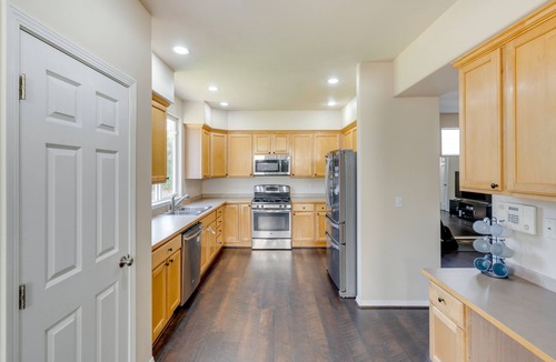 North Creek House | Home Gym, Yoga Studio & Office! Bothell Retreat