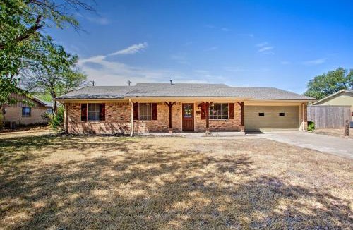Waxahachie House | Home in Historic Waxahachie w/Yard & Patio!