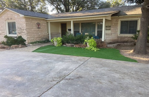 Lubbock House | Home in Medical District. Near TTU & Downtown. Backyard oasis w lots of parking!