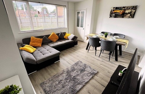 Northampton House | Home In Northampton | Contractors Welcome