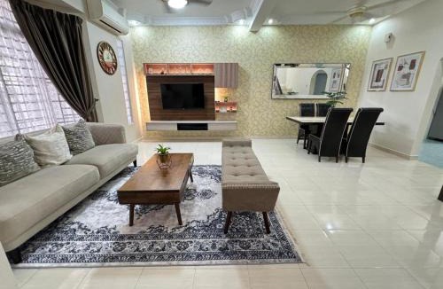 Taman Bukit Dahlia House | Home in Pasir Gudang