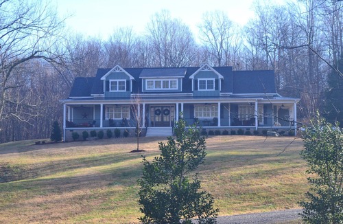 Dickson House | Home in private country setting within 35 minutes of downtown Nashville. After a day in the city, come home to a peaceful oasis.