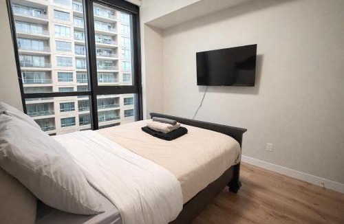 Kitchener Apartment | Home In The Clouds - Downtown Retreat - Gym, Free Parking