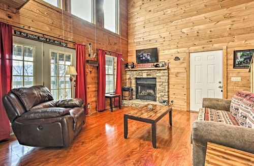 Pigeon Forge House | Home in the Smokies with Game Room Less Than 6Mi to Dollywood