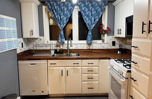 Thompson House | Home in Thompson-Best for Families and Contractors