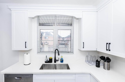 Vaughan House | Home in Vaughan, Modern 3BR Home in Vaughan w/Patio & Grill