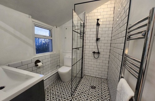 Spetchley House | Home In Worcester - With Free Parking