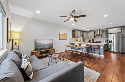 Zilker House | Home in Zilker | Private Large Backyard