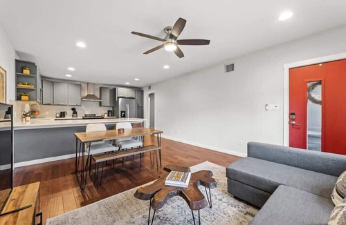 Zilker House | Home in Zilker | Private Large Backyard
