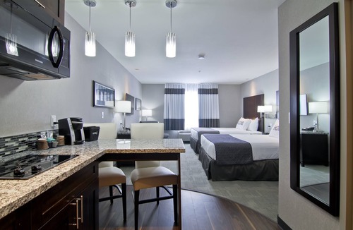 Regina Hotel | Home Inn and Suites Regina Airport