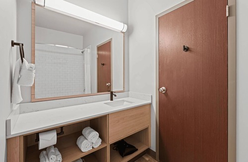 Regina Hotel | Home Inn and Suites Regina Airport
