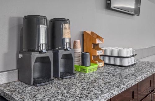 Regina Hotel | Home Inn & Suites Regina Airport