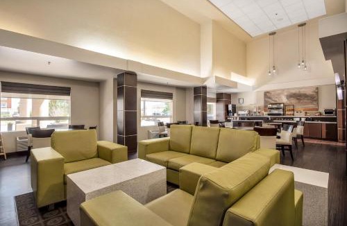 Regina Apartment | Home Inn & Suites Regina East