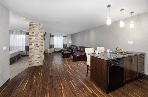 Yorkton Hotel | Home Inn & Suites Yorkton