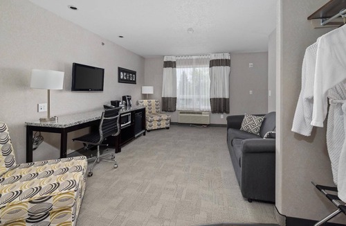 Yorkton Hotel | Home Inn & Suites Yorkton