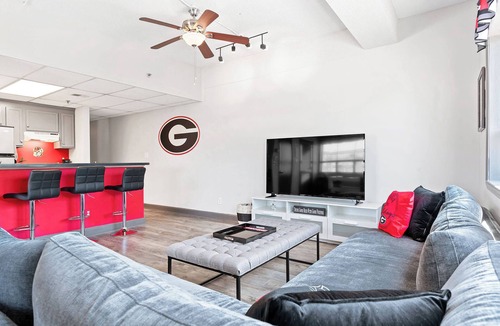 Athens Condo | Home is Where the Arch is | Across from UGA!