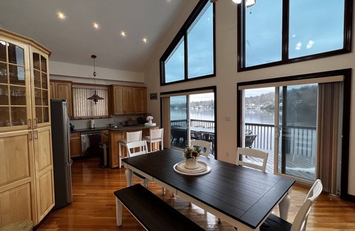 Kauneonga Lake House | Home King Luxury