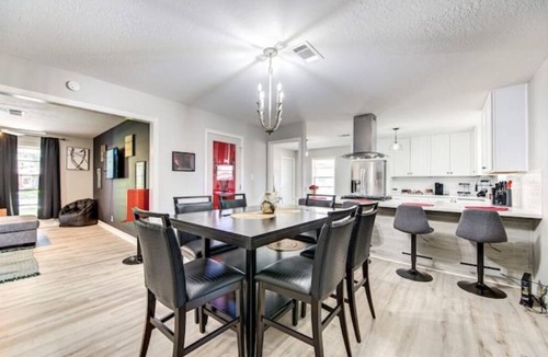 Pasadena House | Home near Chemical Plant- Long Term stay- Easy access to highway